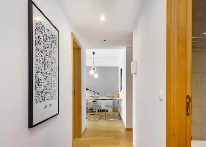 Whome Panoramic View With Elevator, Ac, Garage Perfect For Families & Business Travellers