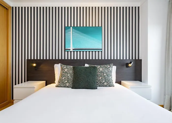 Whome Panoramic View With Elevator, Ac, Garage Perfect For Families & Business Travellers